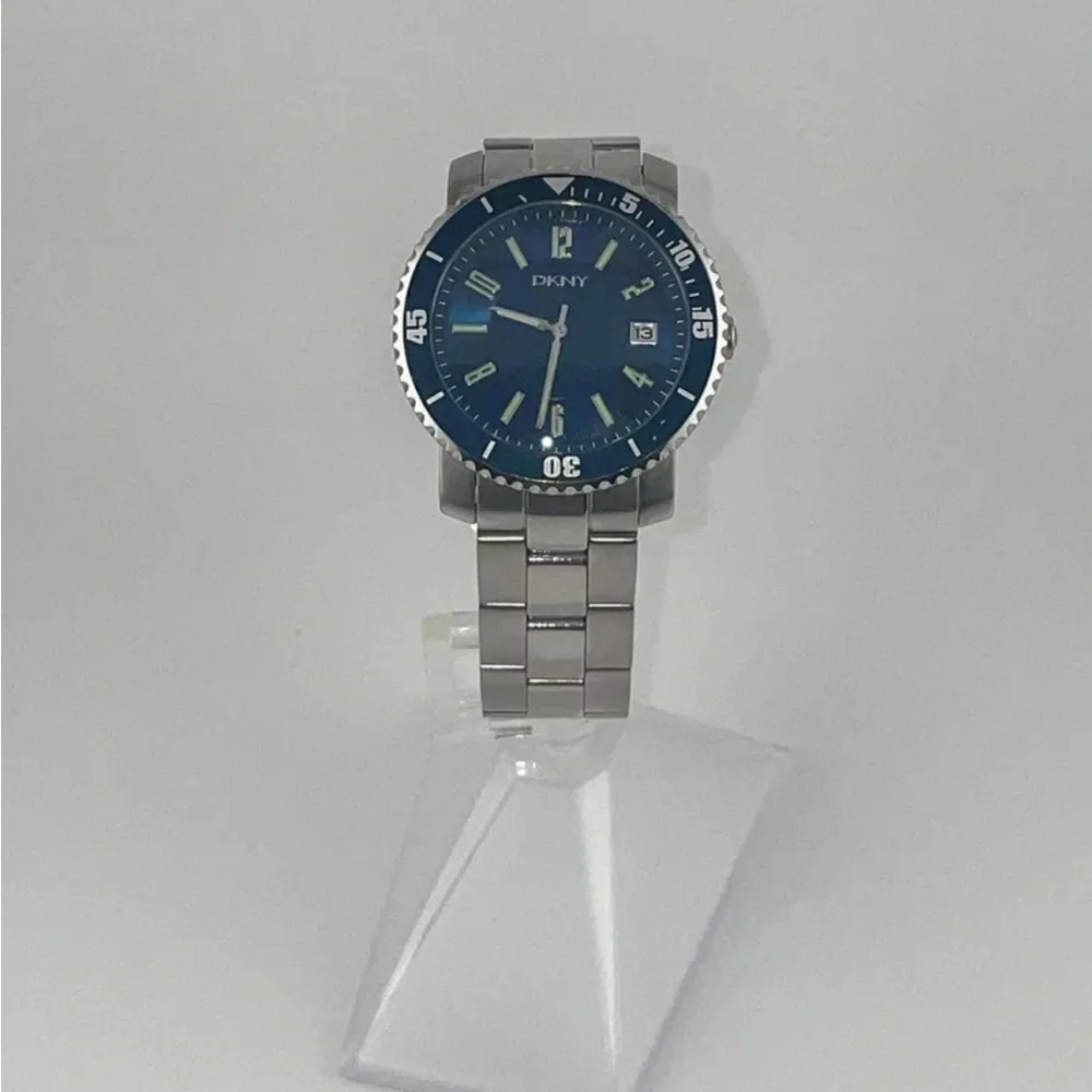 DKNY Silver and Blue Stainless Steel Watch #93 new battery